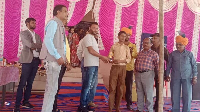 टॉडगढ़ के खेराटा स्कूल में वार्षिकोत्सव आयोजित  विद्यार्थियों को मेहनत के साथ आगे बढ़ने का दिया संदेश घनश्याम सिंह