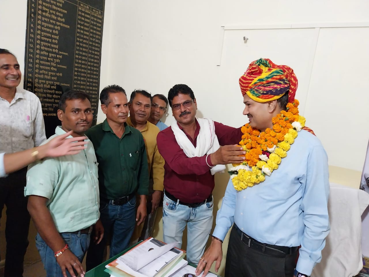 विजय सिंह चौहान ने आज दुदु जिले मे अतिरिक्त मुख्य कार्यकारी अधिकारी के पद पर कार्यभार ग्रहण किया