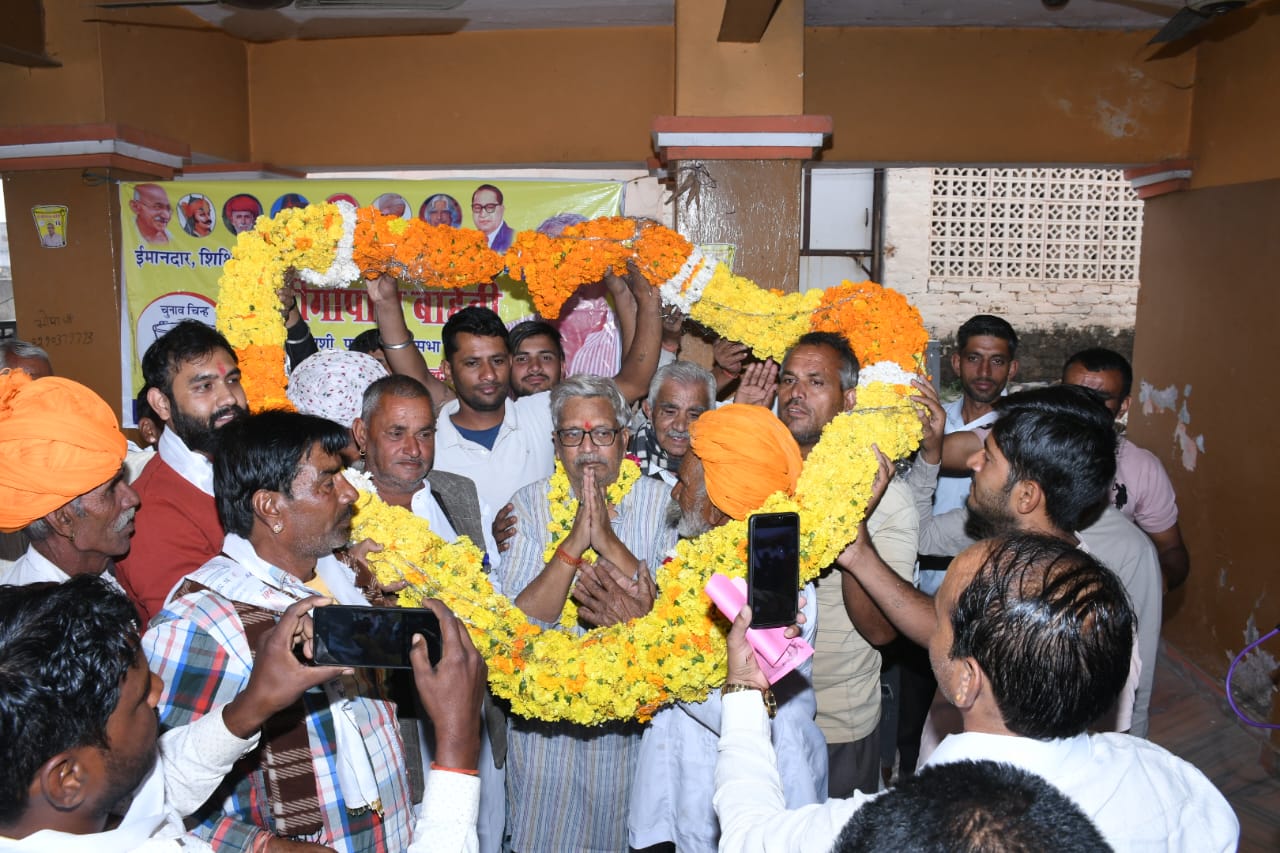 पुष्कर विधानसभा के निर्दलीय विधायक प्रत्याशी डॉ. श्रीगोपाल बाहेती ने जन आशीर्वाद यात्रा कर अपना चुनाव प्रचार किया जिसमे क्षेत्रवासियों ने जगह – जगह पर फूल ढोल के साथ स्वागत किया