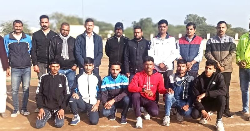 Shahpura | जिला वॉलीबॉल टीम राज्य स्तर सीनियर वॉलीबॉल प्रतियोगिता में भाग लेने के लिए बाड़मेर रवाना खिलाड़ियों का किया स्वागत