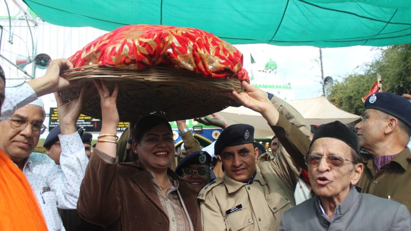 उर्स की शुरुआत पर जिला प्रशासन ने चढ़ाई चादर | Ajmer Dargah