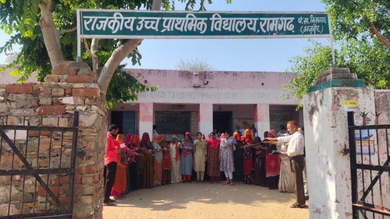 अजमेर जिले के रूपनगढ़ उपखण्ड के राजकीय उच्च प्राथमिक विद्यालय रामगढ़ में स्वीप कार्यक्रम के तहत शत प्रतिशत मतदान की शपथ दिलवाई