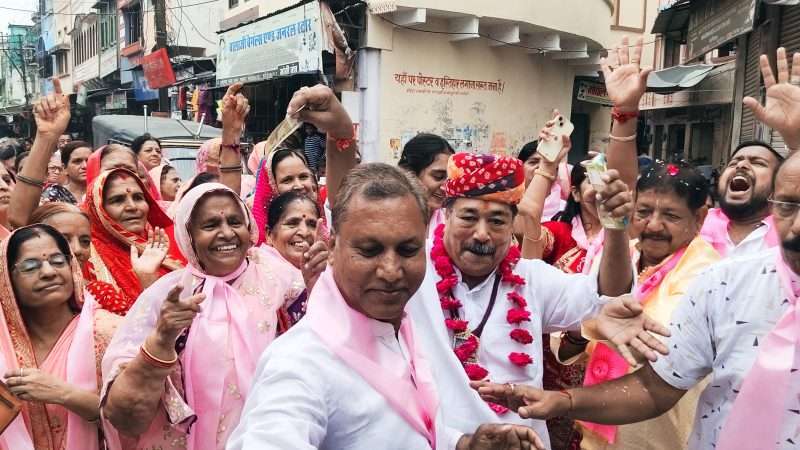 चातुर्मास समापन से पूर्व निकली चढ़ावे की शोभायात्रा