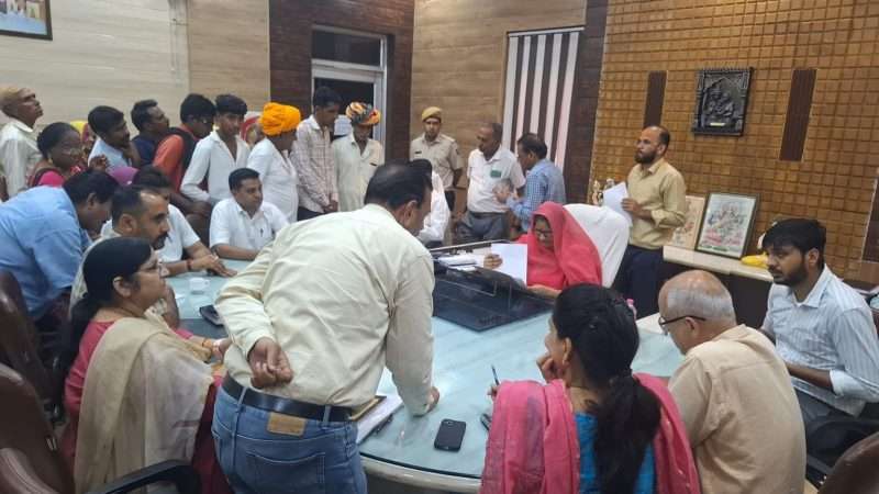 सुशील कंवर पलाडा, जिला प्रमुख ने प्राप्त परिवेदनाओं पर तत्काल कार्रवाई के दिये निर्देश