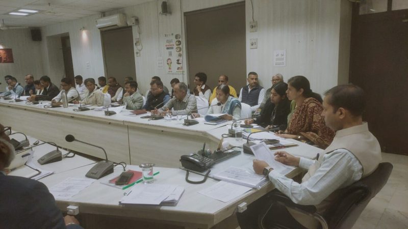 राजस्व अधिकारियों की बैठक आयोजित राजस्व न्यायालयों में विचाराधीन प्रकरणों का करें निस्तारण