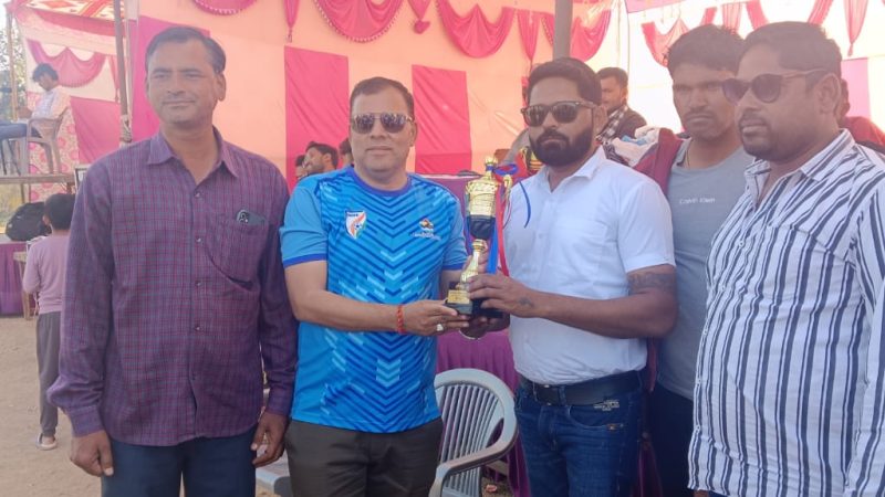 पीसांगन प्रीमियर लीग पीसांगन में आयोजित किया जा रहा है जिसमे आज पंचायत समिति पीसांगन और अजमेर ग्रामीण के बीच क्रिकेट मैत्री मैच खेला गया। जिसमे