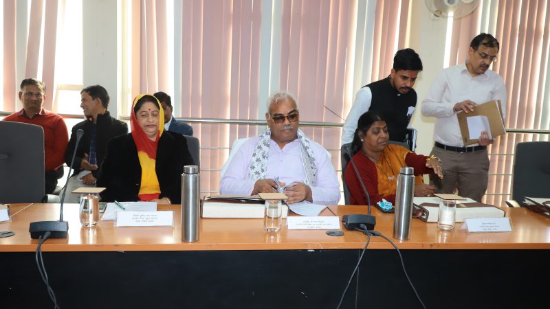 शिक्षा एवं पंचायती राज मंत्री श्री मदन दिलावर ने ली समीक्षा बैठक