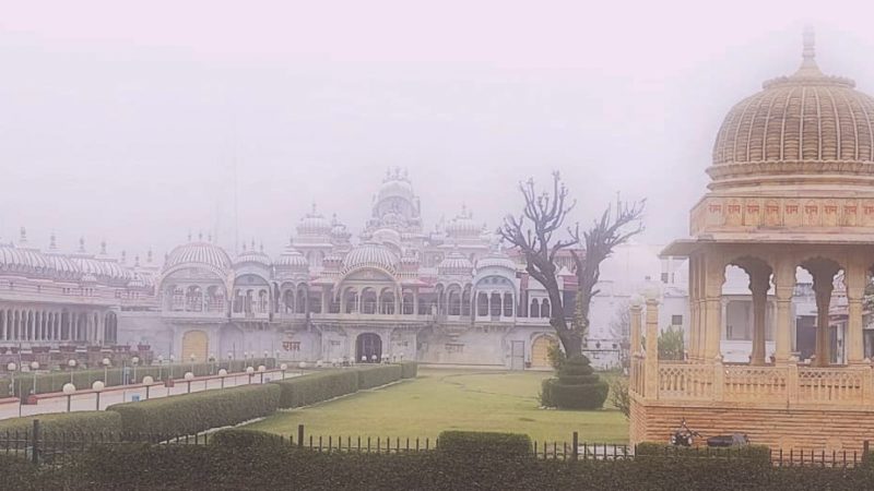 रविवार को ठंड ने ठिठुराया, अलाव के सहारे निकला दिन।