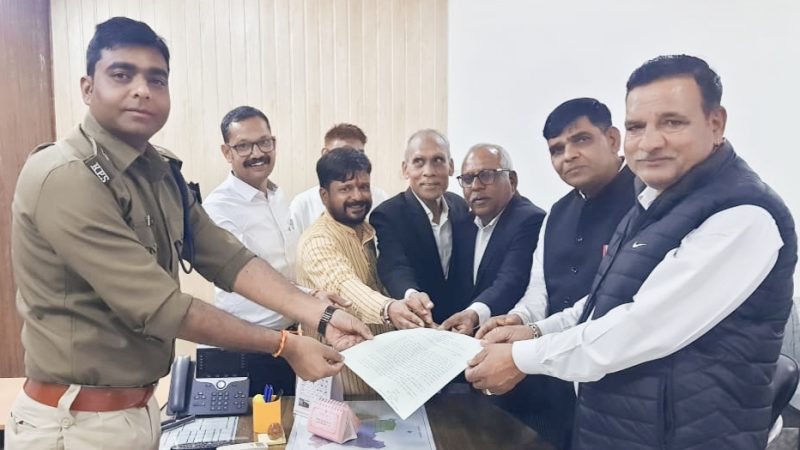 विधायक का पोस्टर फाड़ने जलाने का मामला।