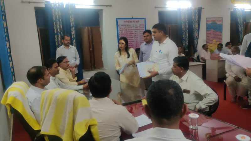 जिला कलक्टर ने ग्राम पंचायत जेठाना में लगाई रात्रि चौपाल