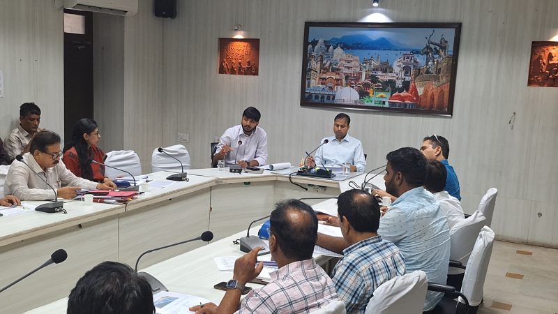 बजट घोषणाओं और फ्लैगशिप योजनाओं पर गंभीरता सके अमल करें विभाग-जिला कलक्टर