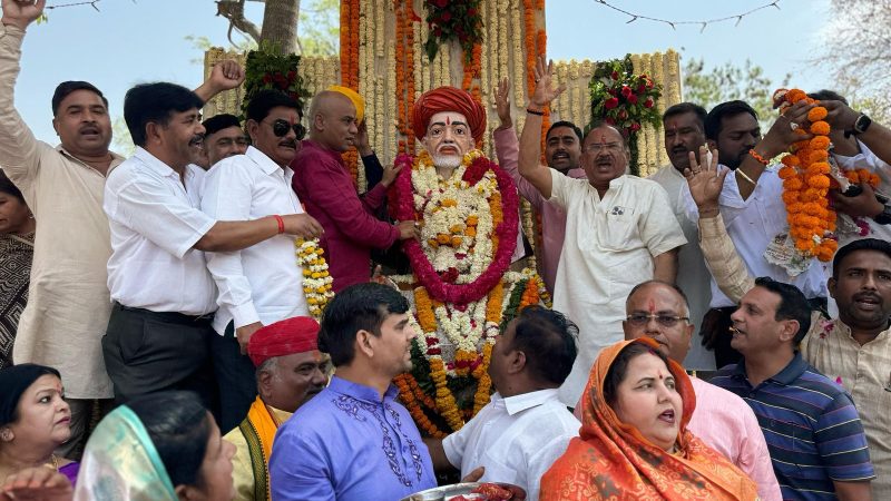 विधानसभा अध्यक्ष ने ज्योतिबा फुले जयंती पर किया माल्यार्पण
