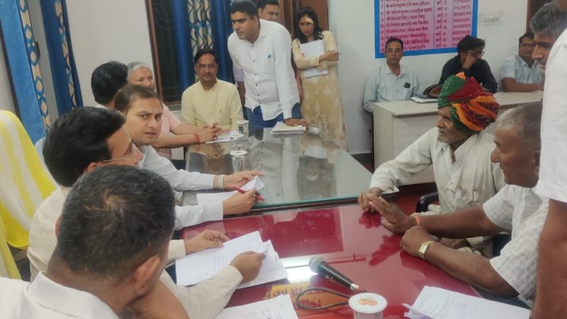 जिला कलक्टर ने ग्राम पंचायत जेठाना में लगाई रात्रि चौपाल