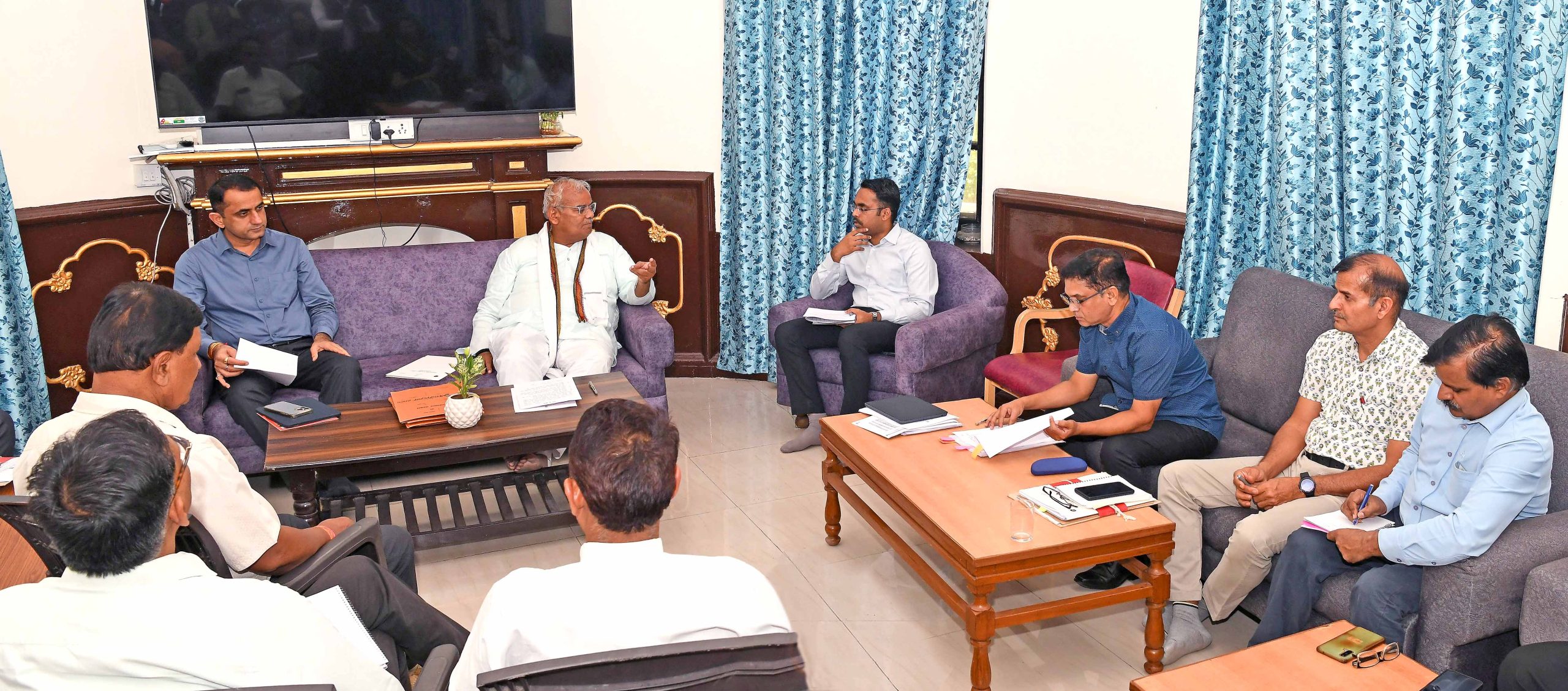 सघन पौधारोपण अभियान पर समीक्षा बैठक’ ’आगामी मानसून सत्र को ध्यान में रखते हुए पौधारोपण की पूर्व तैयारी सुनिश्चित की जाए’ — पंचायती राज मंत्री
