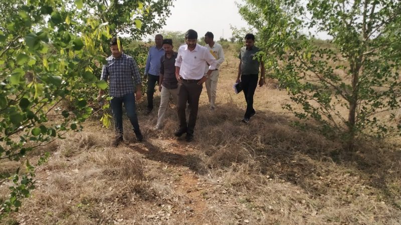अजमेर जिला परिषद सीईओ अभिषेक खन्ना पंचायत समिति सभागार श्रीनगर मे अधिकारी तथा कर्मचारियों के साथ ले रहे है समिक्षा बैठक