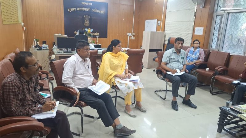 अवर सचिव ग्रामीण विकास सुदिप दता पहुंचे अजमेर जिला परिषद सुदीप दत्ता अवर सचिव ग्रामीण विकास तथा रूबल कुमार आर्थिक अधिकारी जिला परिषद के अधिकारियों के साथ कर रहे है विकास कार्यों की चर्चा अतिरिक्त मुख्य कार्यकारी अधिकारी श्रद्धा सिंह