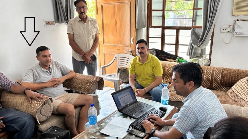 सरपंच दस हजार रुपये की रिश्वत लेते गिरफ्तार