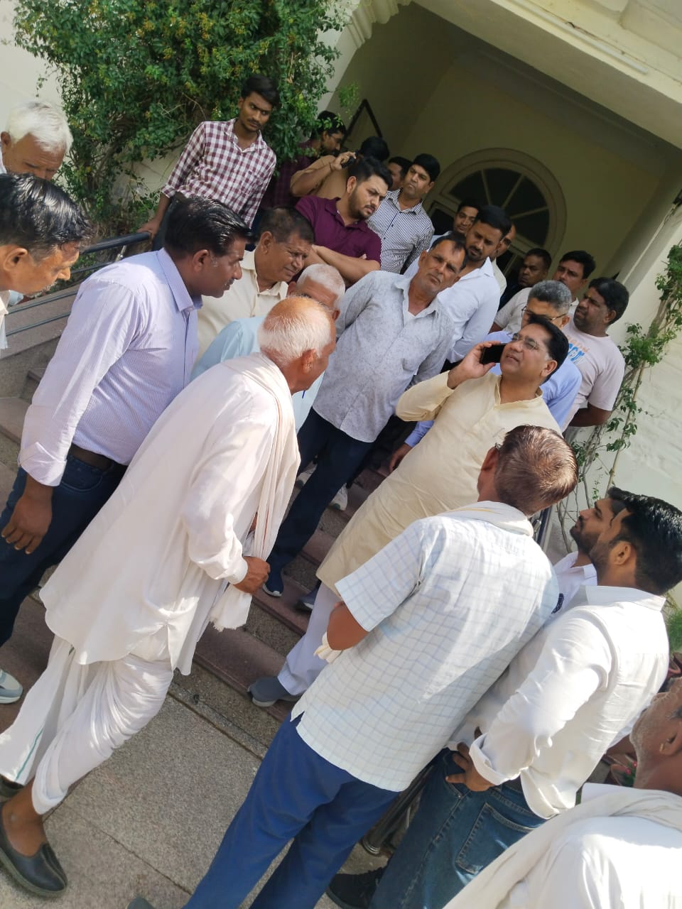 जल संसाधन मंत्री सुरेश सिंह रावत ने अजमेर सर्किट हाउस पर देवतुल्य नागरिकों से की मुलाकात, समस्याओं के त्वरित समाधान के दिए निर्देश