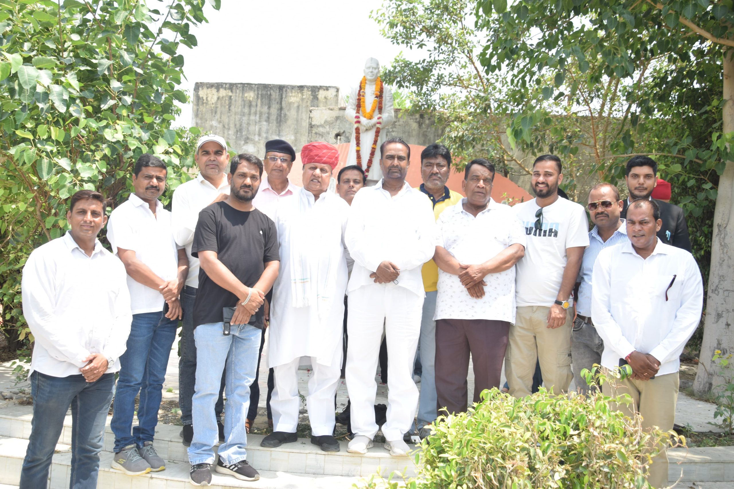 कांग्रेसियों ने की नेहरू जी की पुण्यतिथि पर पुष्पांजलि