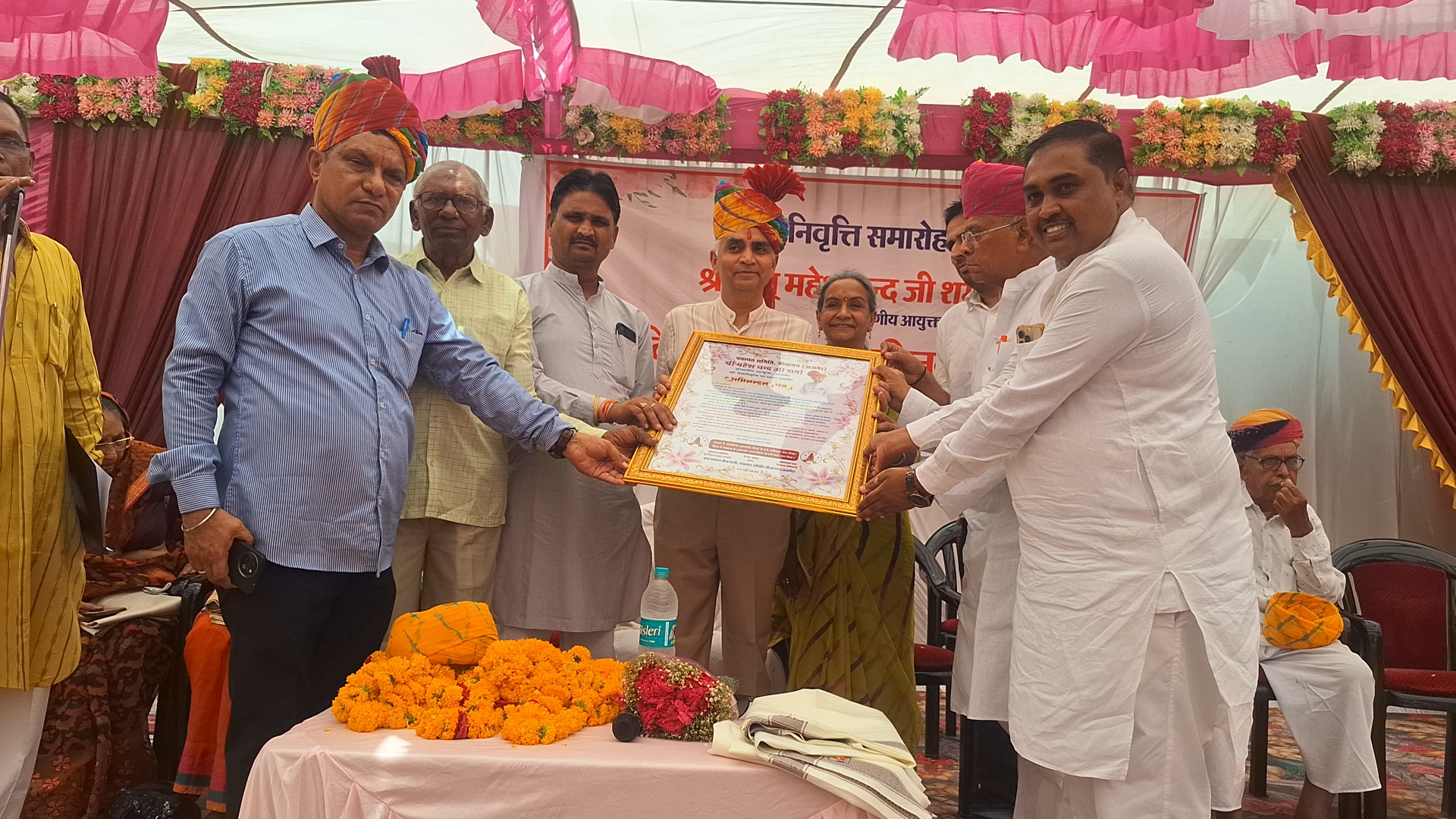 संभागीय आयुक्त शर्मा का सेवानिवृत्ति से पुर्व पीसागन मे भव्य अभिनन्दन