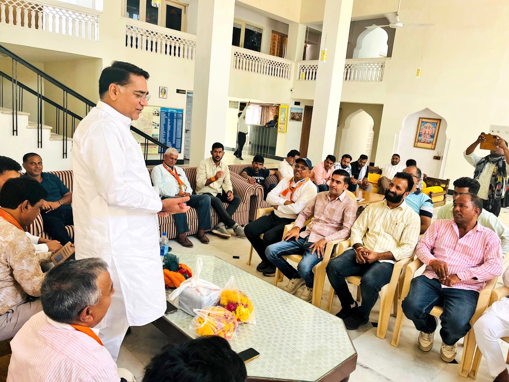 मुख्यमंत्री के दौरे को लेकर कैबिनेट मंत्री सुरेश सिंह रावत ने ली पुष्कर में बैठक