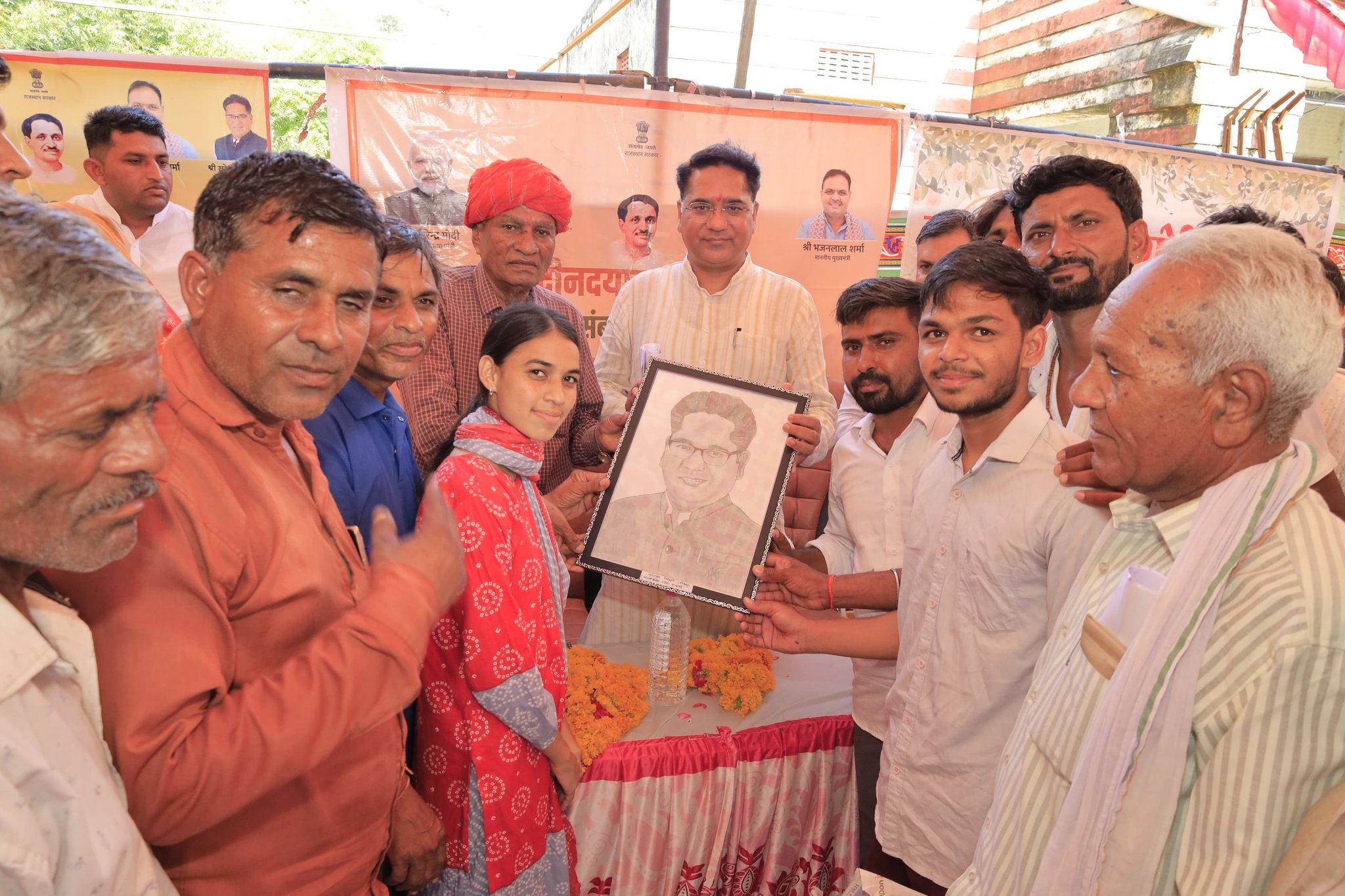 जल संसाधन मंत्री एवं विधायक पुष्कर सुरेश सिंह रावत ने पुष्कर विधानसभा क्षेत्र के भूडोल और गोड़ियावास शिविर का किया निरीक्षण