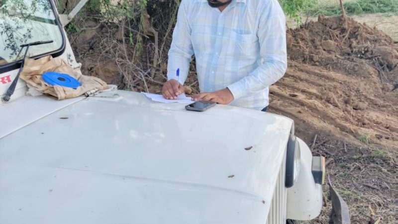 रास्ता द्वारा खोलों अभियान के तहत ग्राम पनेर से रूपनगढ शहर के बिच रास्ते से अतिक्रमण हटाया