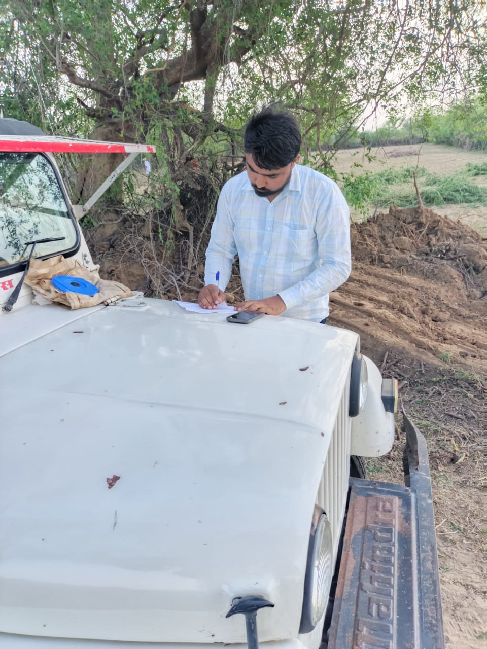 रास्ता द्वारा खोलों अभियान के तहत ग्राम पनेर से रूपनगढ शहर के बिच रास्ते से अतिक्रमण हटाया