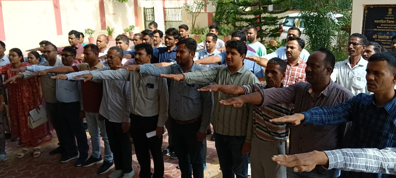 जल स्वावलंबन पखवाड़ा बैठक सम्पन्न कार्मिकों ने लिया संकल्प