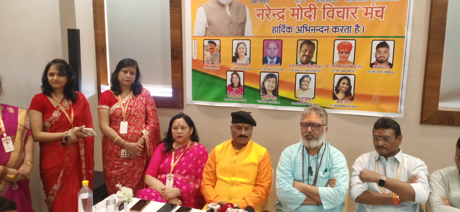 नरेन्द्र मोदी विचार मंच की कार्यशाला अजमेर के एक निजी होटल मे हो रही है आयोजितमंच की कोषाध्यक्ष रिचा जैन ने बताया की कार्यशाला मे राष्ट्रीय अध्यक्ष सहित कार्यकारणी के सदस्य सहित अजमेर की कार्यकारणी के सदस्य है मोजूदकार्यशाला मे नरेन्द्र मोदी विचार मंच के उद्देश्य तथा कार्यो के बारे मे दी जा रही है जानकारी