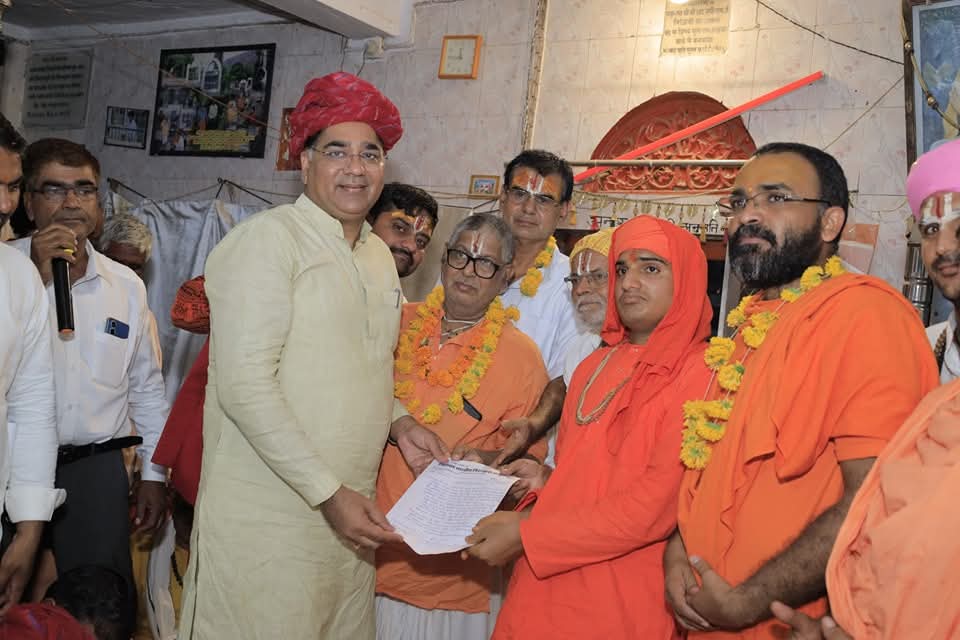 संत महापुरुषों का जीवन सदैव समाज को मार्गदर्शन देने वाला होता है : जल संसाधन मंत्री रावत