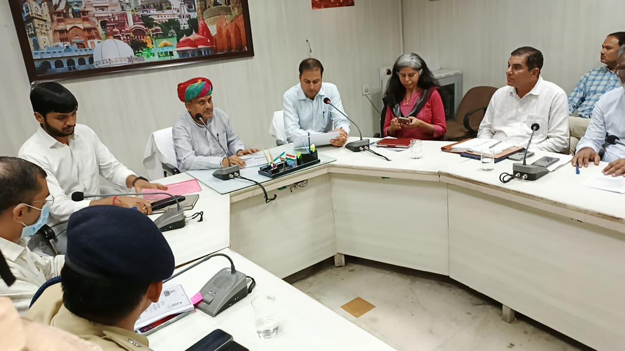 वन्दे गंगा जल संरक्षण अभियान प्रदेश की तस्वीर बदलेगा, आमजन तक हो जुड़ाव- मीणाराजस्व मंत्री ने की अजमेर जिले में अभियान की समीक्षासभी विभागों को कामकाज में तेजी लाने के निर्देश