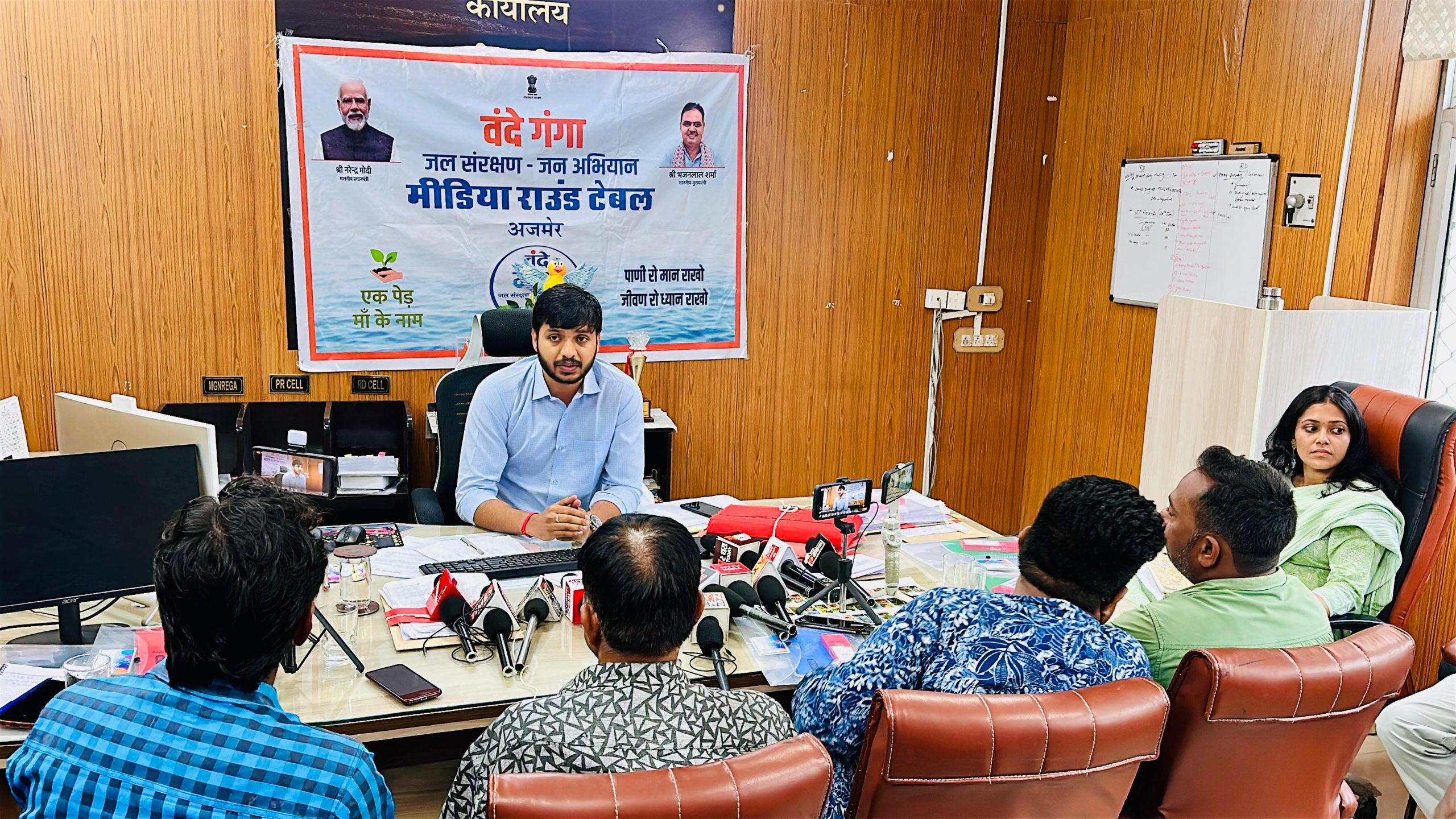 वंदे गंगा जल संरक्षण जन अभियानमीडिया राउंड टेबल का हुआ आयोजनजल संरक्षण की मुहिम में जनजागरूकता के लिए मीडिया की भूमिका महत्वपूर्ण – श्री खन्ना