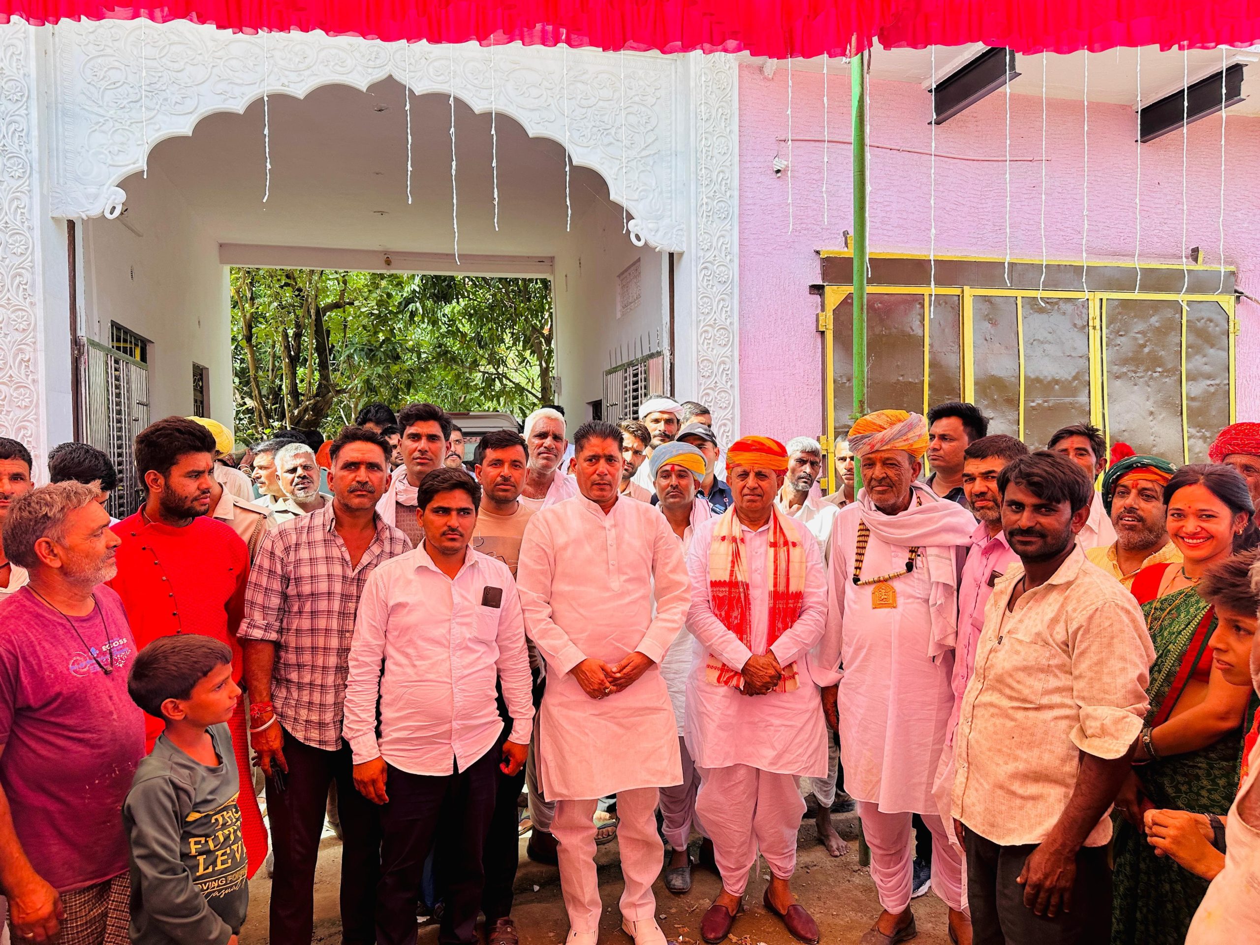 केंद्रीय कृषि राज्य मंत्री भागीरथ चौधरी ने बरोल में सांसद कोष से निर्मित सामुदायिक भवन का किया लोकार्पण