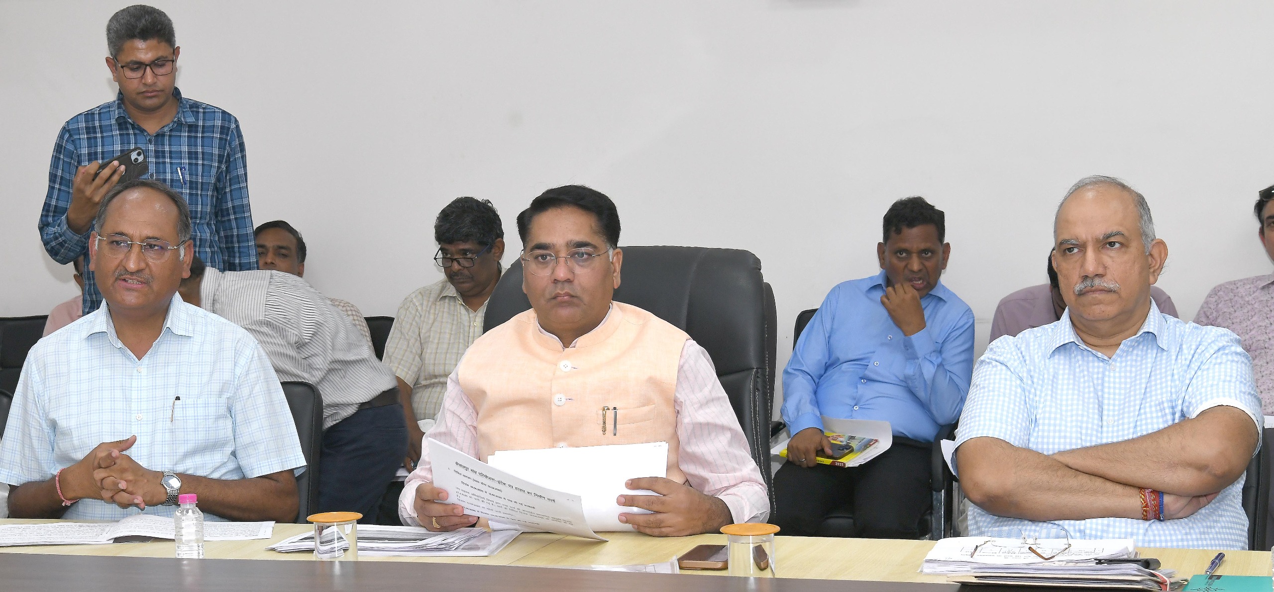 जल संसाधन मंत्री सुरेश सिंह रावत ने 5 घंटे तक विभागीय कार्यों की गहन समीक्षा की