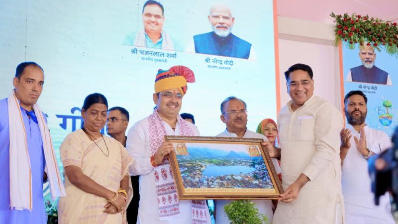 पुष्कर में विभिन्न विकास कार्यों का किया लोकार्पण-शिलान्यास,ब्रह्मा मंदिर में की पूजा-अर्चना