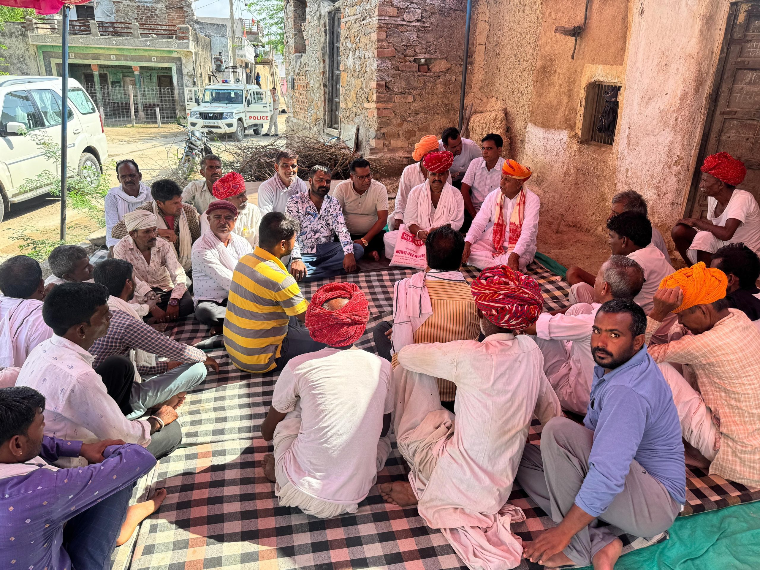 केंद्रीय राज्य मंत्री भागीरथ चौधरी का अराई दौरा – शोक संतप्त परिवारों को बंधाया ढांढस