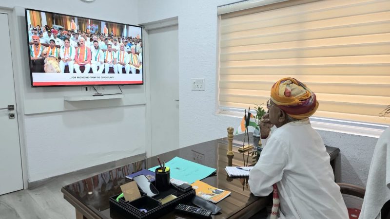केंद्रीय राज्य मंत्री भागीरथ चौधरी ने नई दिल्ली में सुना प्रधानमंत्री मोदी के मन की बात का कार्यक्रम