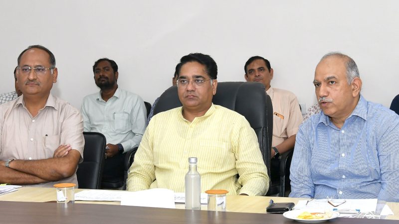 जल परियोजनाओं की अभूतपूर्व घोषणाओं के कार्यों में तेजी लाएं, लापरवाही बर्दाश्त नहीं, होगी सख्त कार्रवाई – जल संसाधन मंत्री सुरेश सिंह रावत