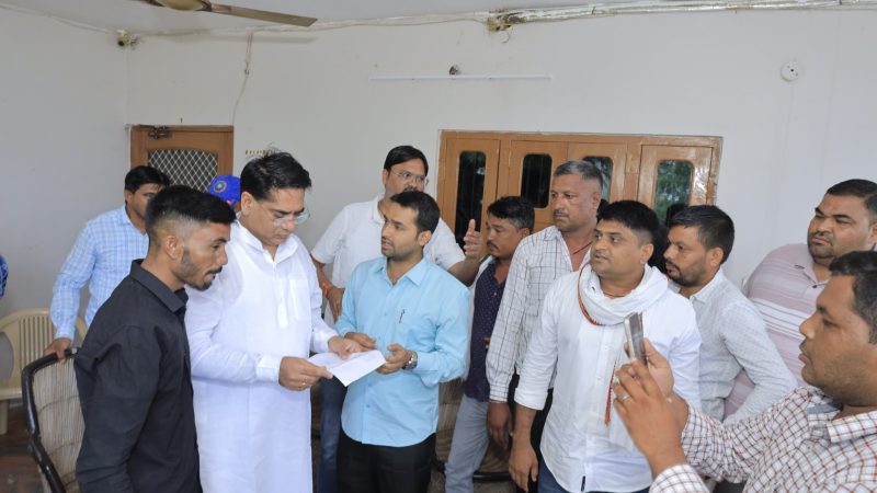 जल संसाधन मंत्री सुरेश सिंह रावत ने मुहामी निवास पर आमजन की समस्याएं सुनीं, मौके पर ही अधिकारियों को दिए समाधान के निर्देश