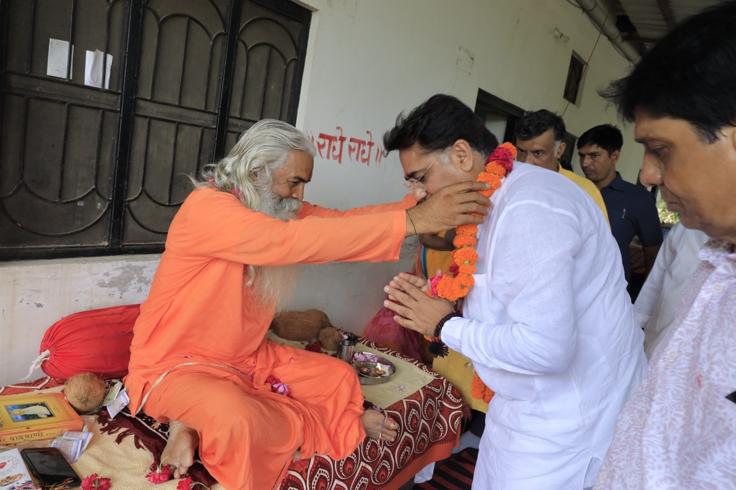 धर्म, संस्कृति और संत परंपरा के प्रति समर्पित है मंत्री श्री सुरेश सिंह रावत का व्यक्तित्व – गुरु पूर्णिमा पर संतों का किया सम्मान