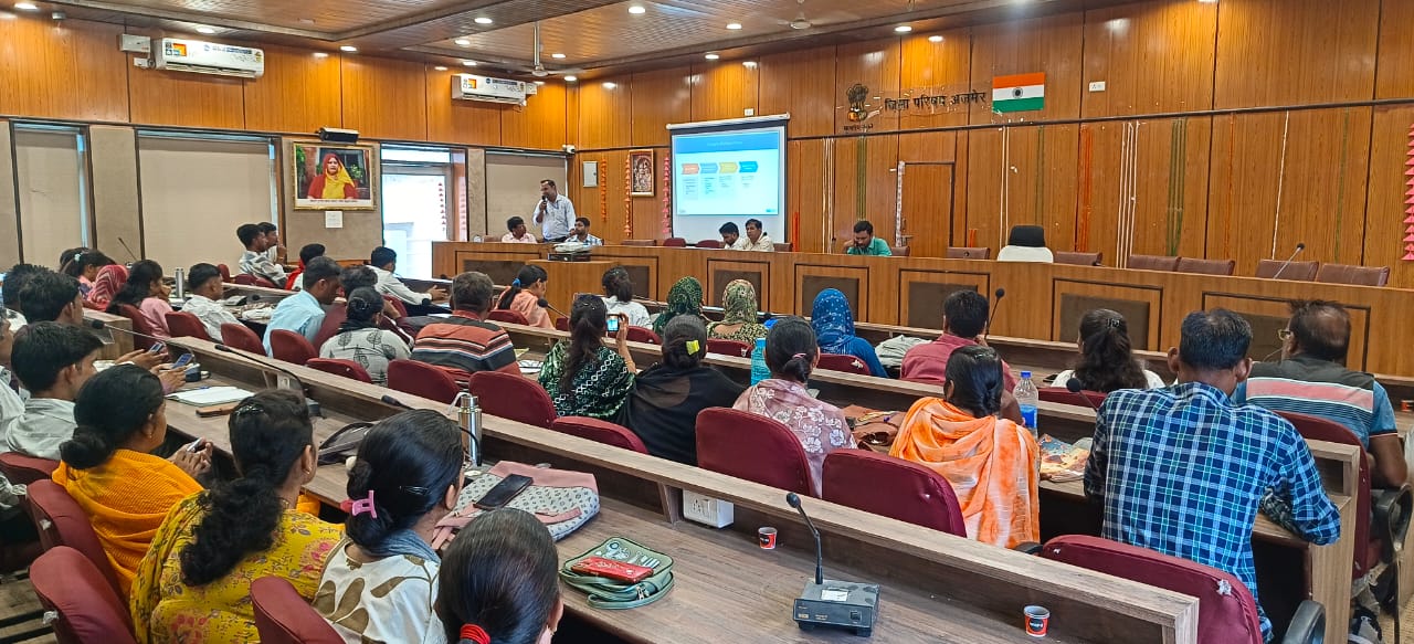 सामाजिक अंकेक्षण के अंतर्गत अजमेर में ब्लॉक व ग्राम संसाधन व्यक्तियों का एक दिवसीय प्रशिक्षण सम्पन्न, ‘पंचायत निर्णय ऐप’ की दी गई जानकारी