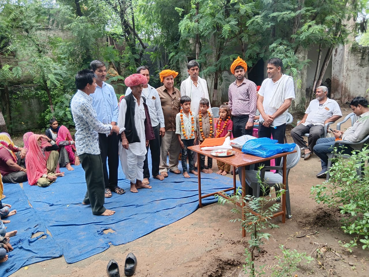 विद्यालय में प्रवेशोत्सव मनाया, पौधारोपण किया