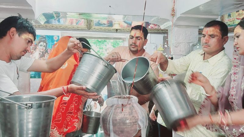 सावन के दूसरे सोमवार पर भक्तों ने किया शिवालयों में जलाभिषेक