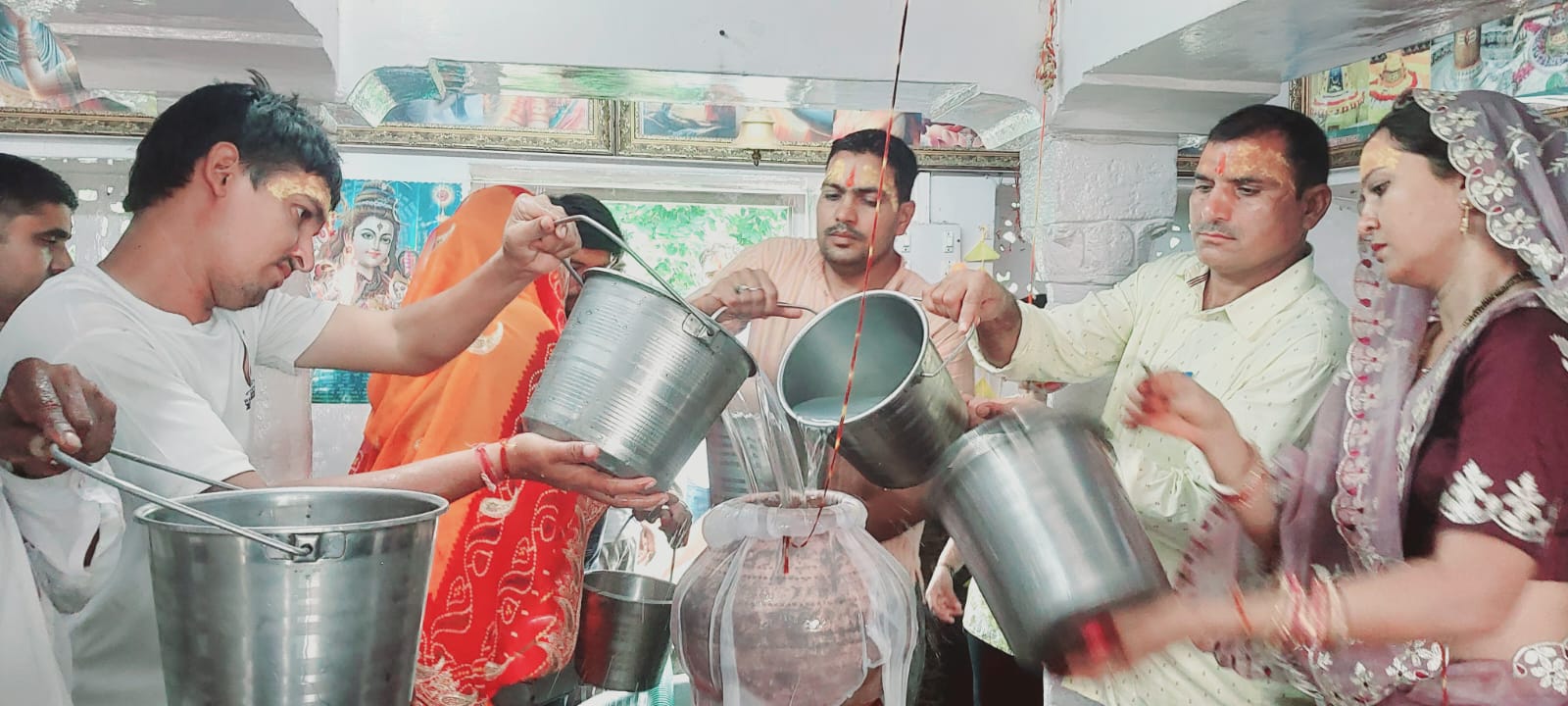 सावन के दूसरे सोमवार पर भक्तों ने किया शिवालयों में जलाभिषेक