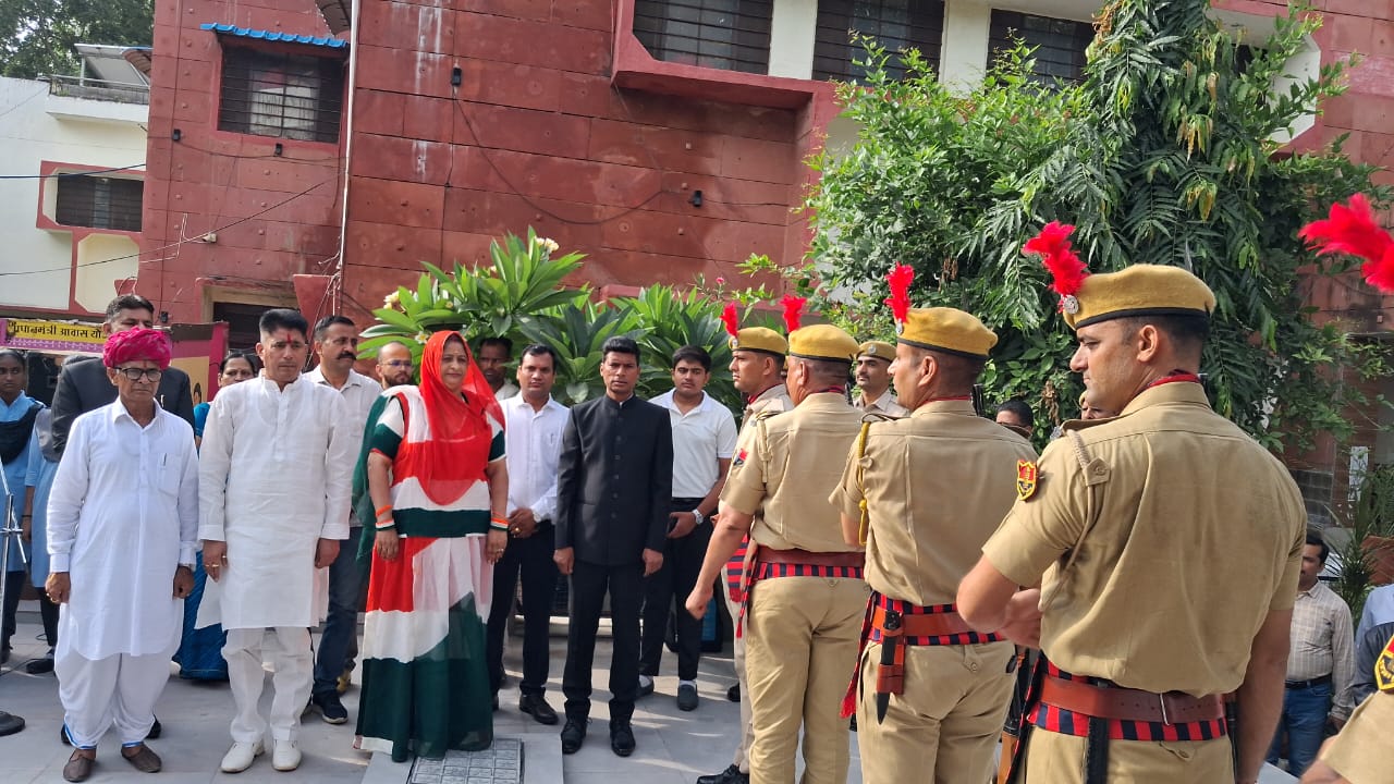 सुशील कंवर पलाडा, जिला प्रमुख स्वतंत्रता दिवस की 79 वींवर्षगांठ पर द्वारा जिला परिषद अजमेर में किया गया ध्वजारोहण