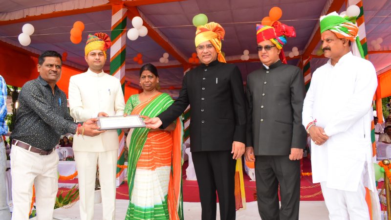 जल संसाधन मंत्री श्री सुरेश सिंह रावत ने किया ध्वजारोहण