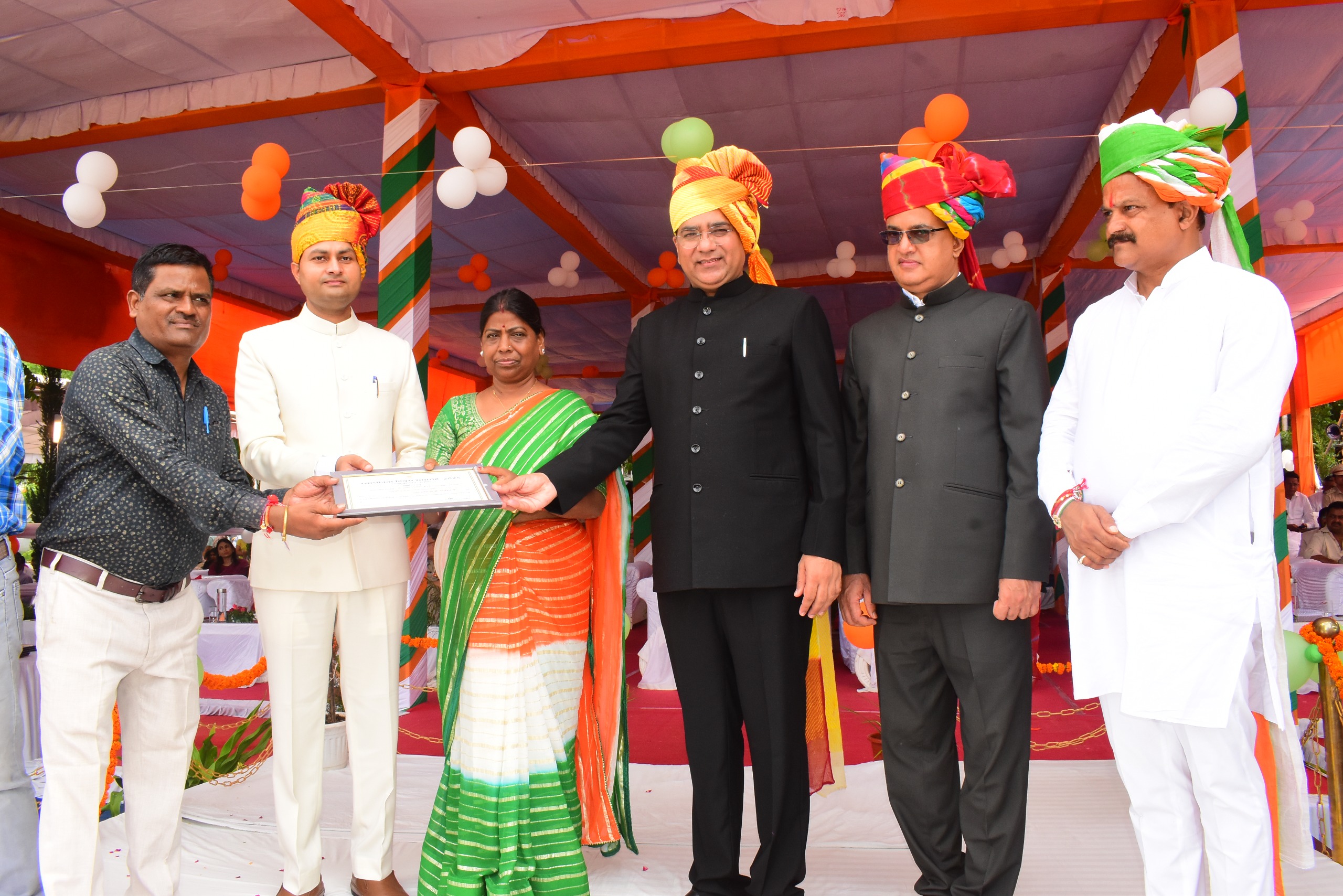 जल संसाधन मंत्री श्री सुरेश सिंह रावत ने किया ध्वजारोहण