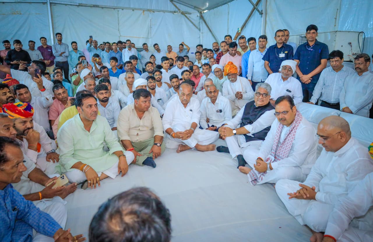 मुख्यमंत्री श्री भजनलाल शर्मा का अजमेर दौरा-मुख्यमंत्री ने जल संसाधन मंत्री श्री सुरेश सिंह रावत के पिता स्व. सूरज सिंह रावत को दी श्रद्धांजलि