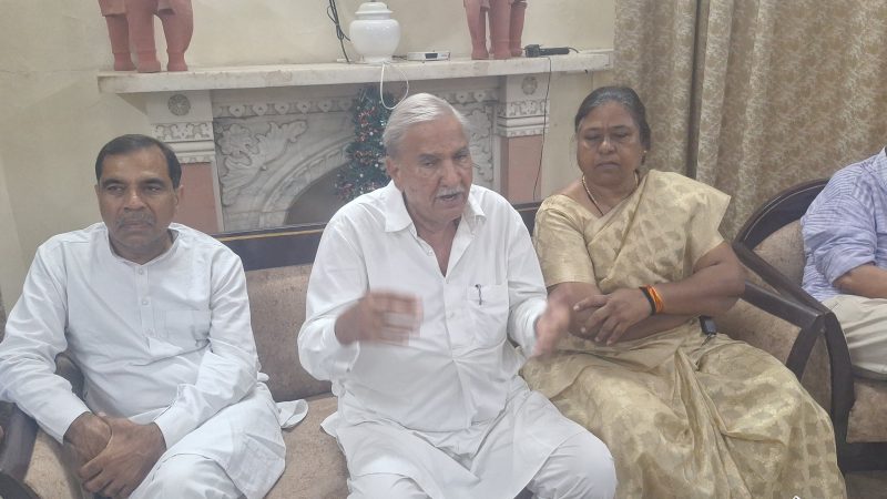 राज्य सरकार की हठधर्मिता के खिलाफ 24 अगस्त को अजमेर में श्वेत क्रांति सहकार महाकुंभ” “गहलोत, पायलट, रंधावा, डोटासरा, जूली करेंगे शिरकत किसानों पर सरकार की उपेक्षा से दोहरी मार”